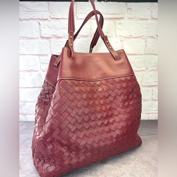 Bottega Veneta Intrecciato Woven Leather LARGE Tote Bag with Pouch